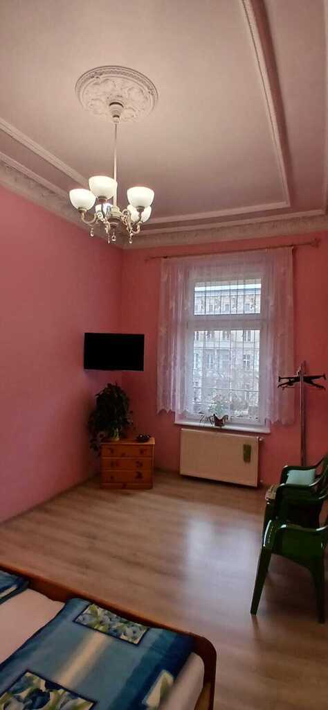 Klimatyczne mieszkanie w kamienicy w centrum (10)