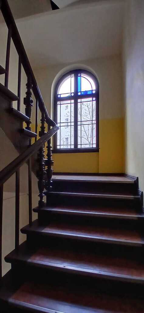 Klimatyczne mieszkanie w kamienicy w centrum (19)