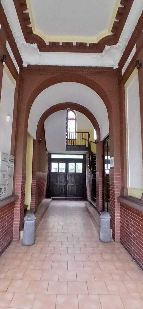 Klimatyczne mieszkanie w kamienicy w centrum (20)