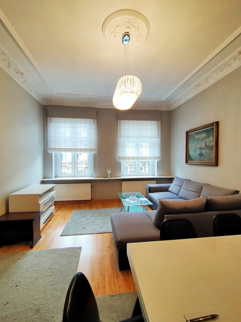 Przestronne 3 pokoje w ścisłym centrum (2)