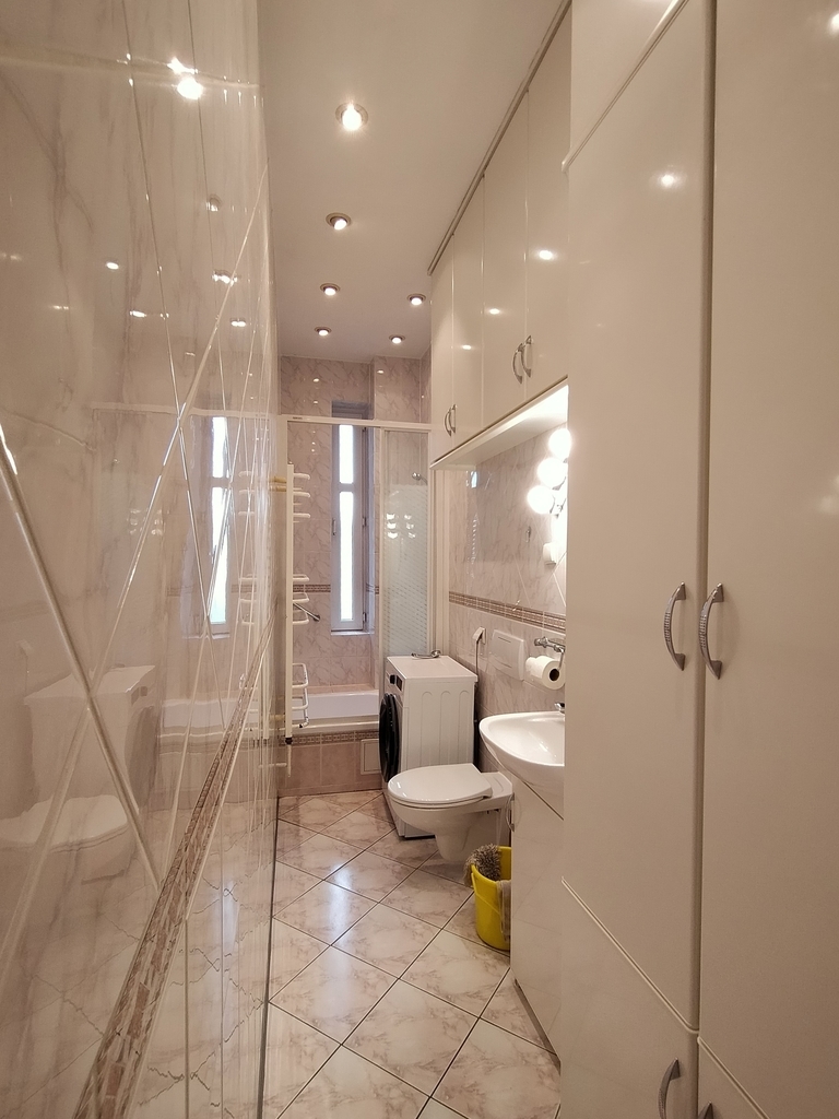 Przestronne 3 pokoje w ścisłym centrum (13)