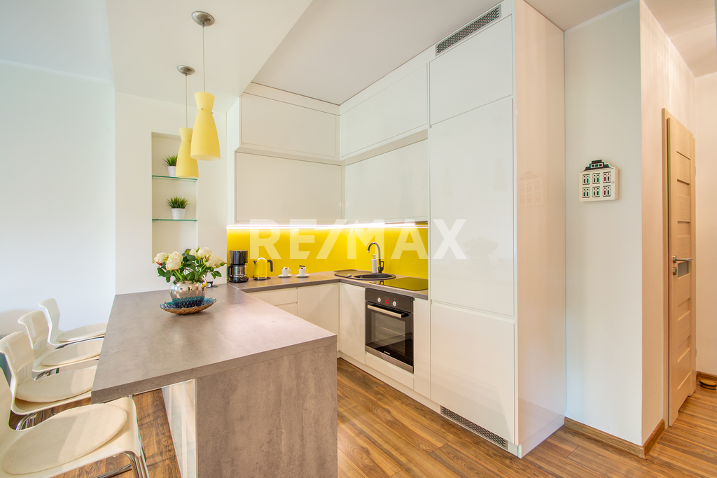 Urokliwy Apartament z Widokiem na Las Nadmorski (1)