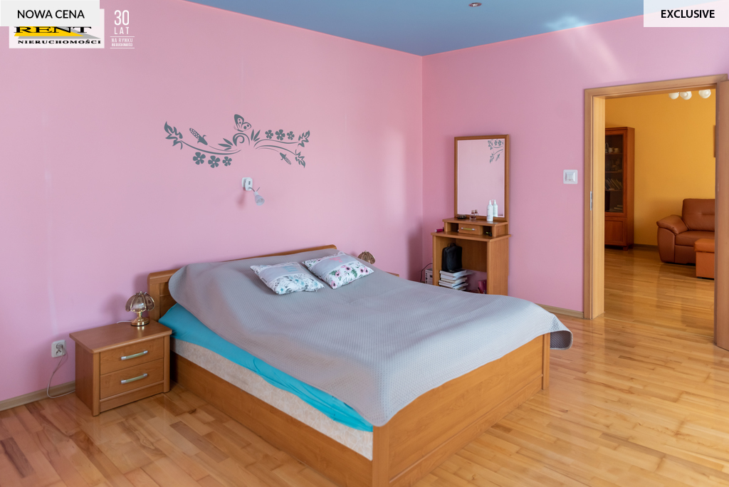 Solidny  duży dom  w otoczeniu bujnej zieleni ! (8)