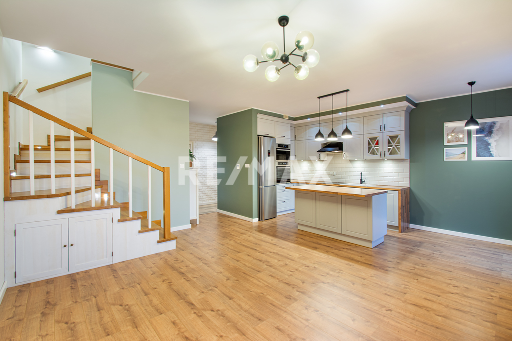 Wspaniałe i rodzinne dwupoziomowe mieszkanie (2)