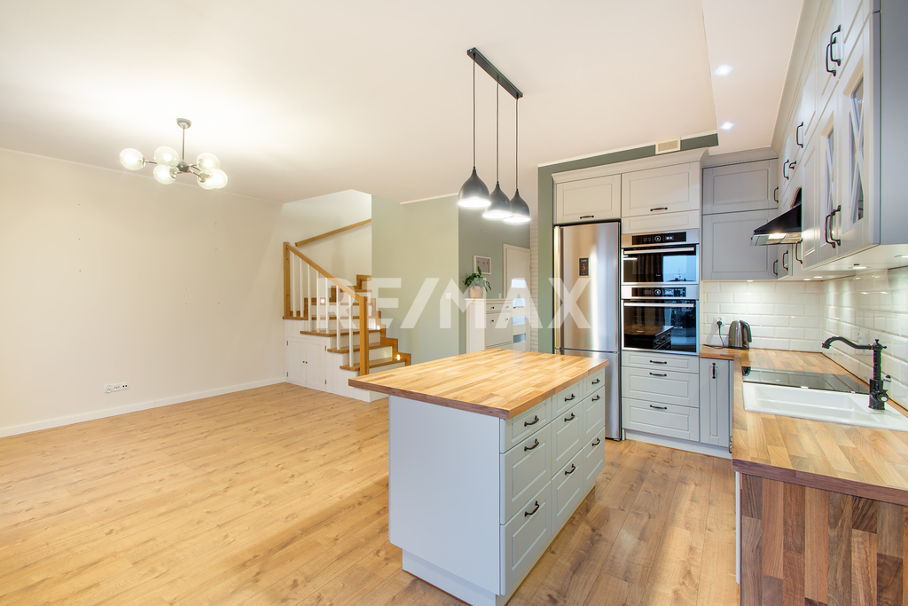 Wspaniałe i rodzinne dwupoziomowe mieszkanie (1)