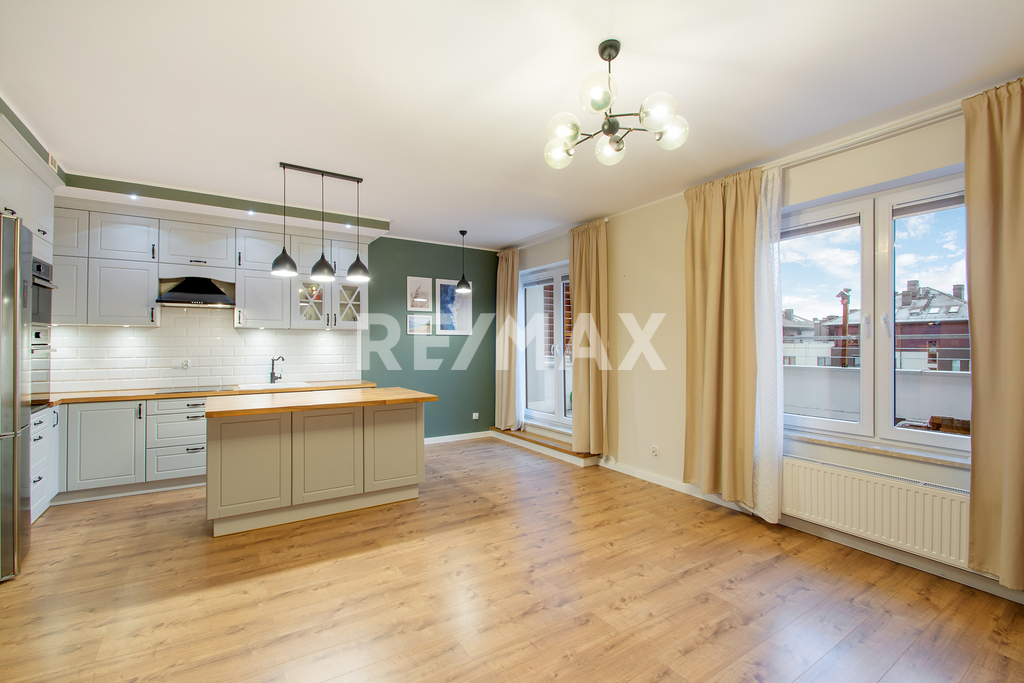 Wspaniałe i rodzinne dwupoziomowe mieszkanie (4)