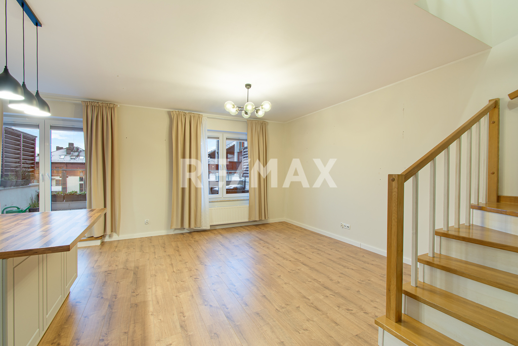 Wspaniałe i rodzinne dwupoziomowe mieszkanie (5)