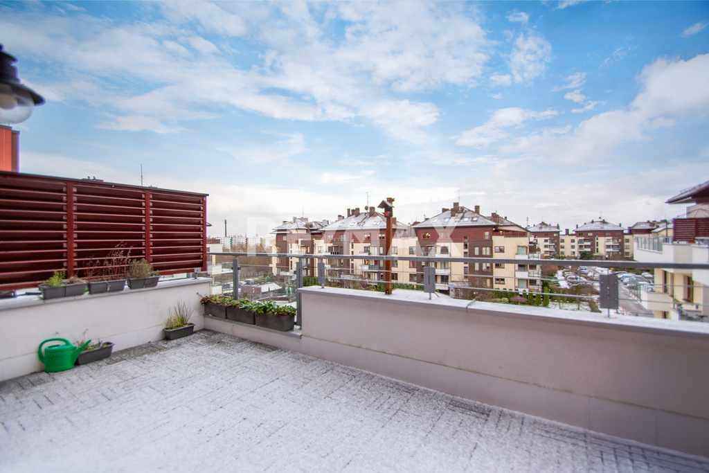 Wspaniałe i rodzinne dwupoziomowe mieszkanie (6)