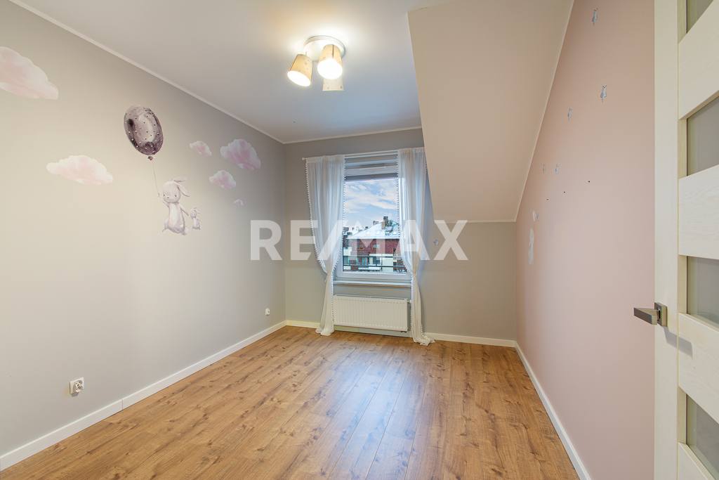 Wspaniałe i rodzinne dwupoziomowe mieszkanie (15)