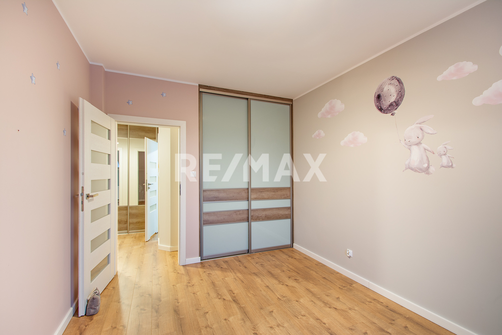 Wspaniałe i rodzinne dwupoziomowe mieszkanie (16)