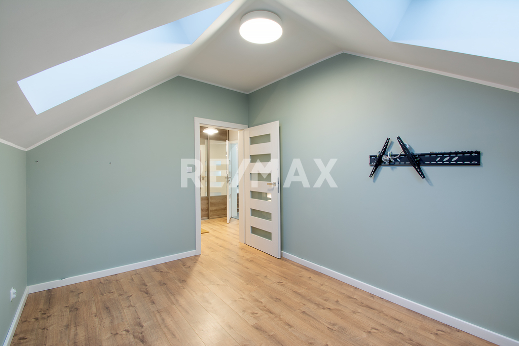 Wspaniałe i rodzinne dwupoziomowe mieszkanie (18)