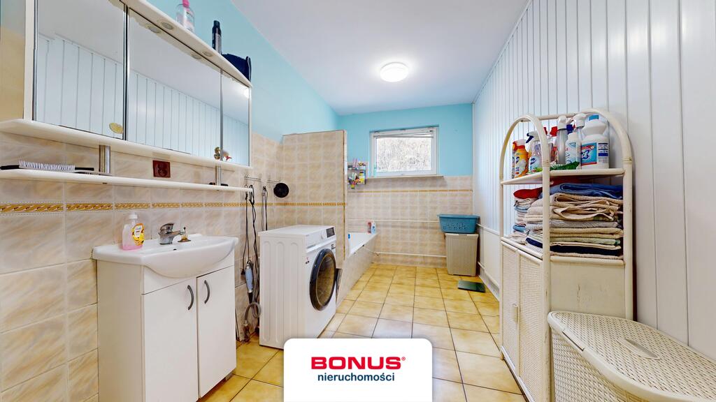 Dom na wsi z dużym zielonym terenem (14)