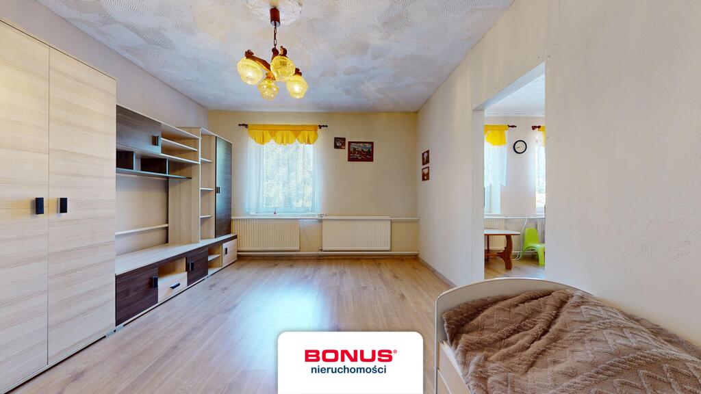 Dom na wsi z dużym zielonym terenem (10)