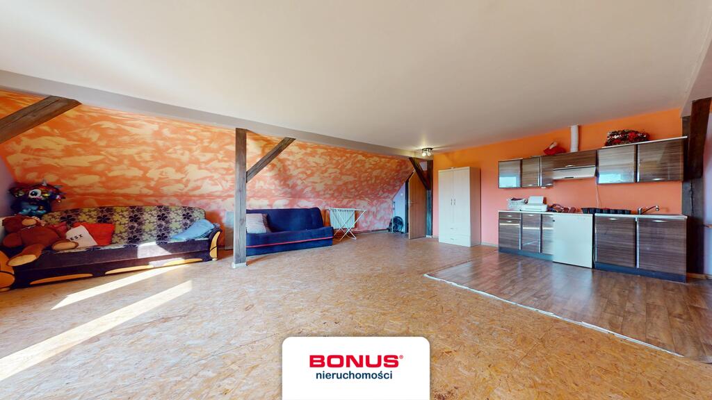 Dom na wsi z dużym zielonym terenem (16)