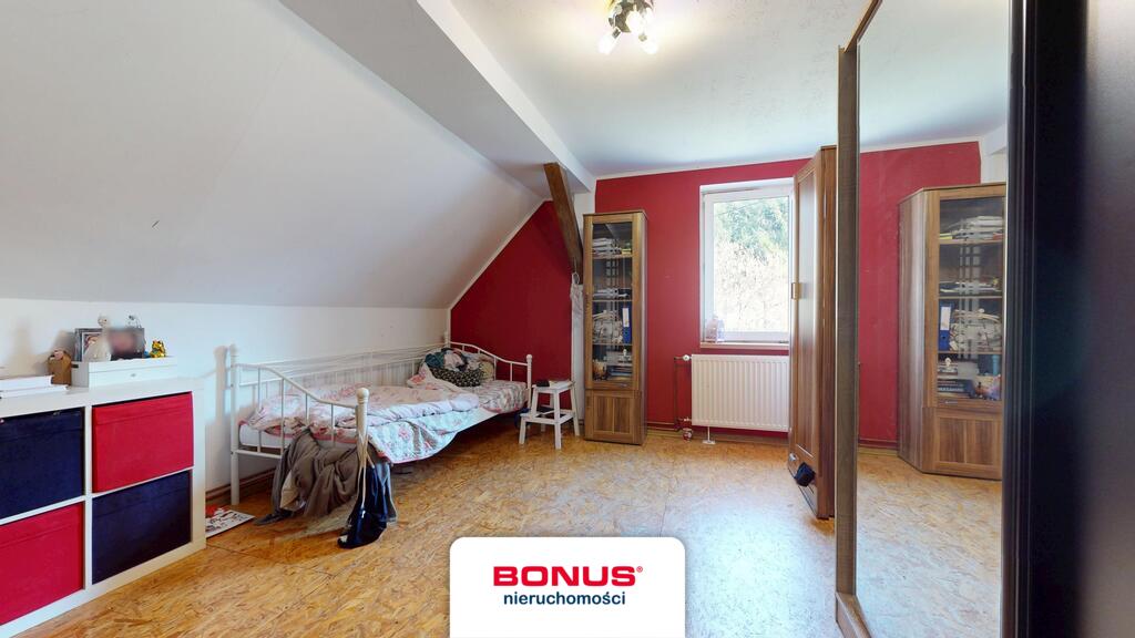 Dom na wsi z dużym zielonym terenem (17)