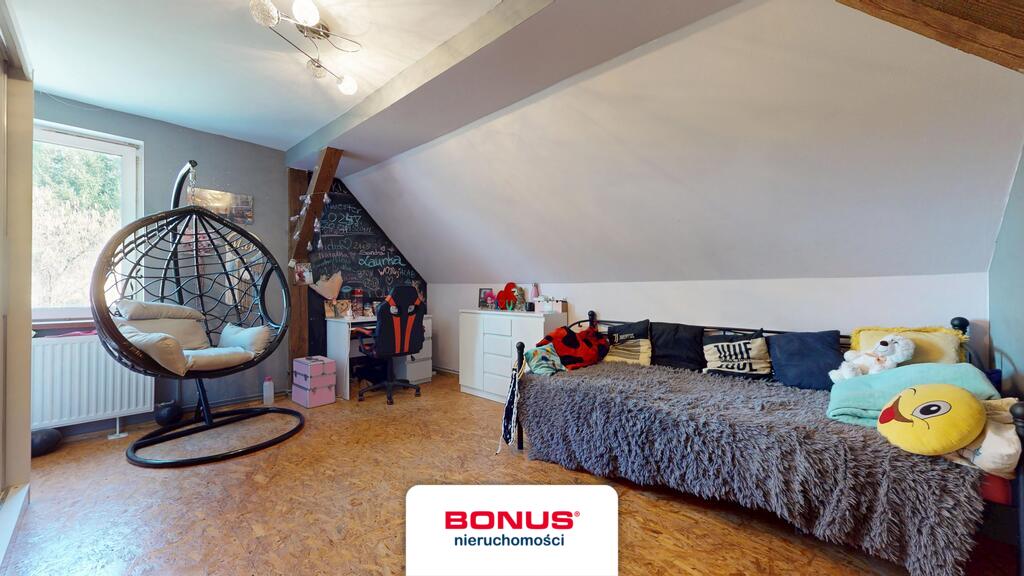 Dom na wsi z dużym zielonym terenem (19)