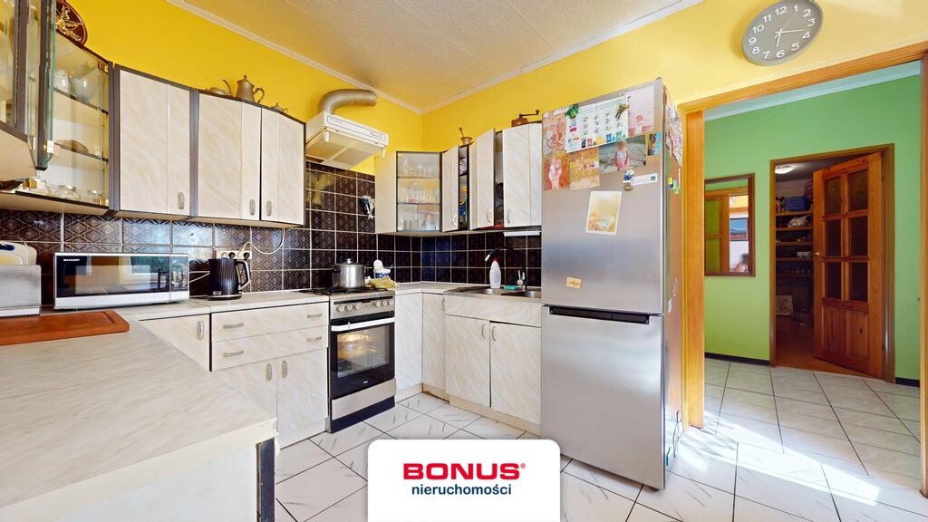 Dom na wsi z dużym zielonym terenem (7)