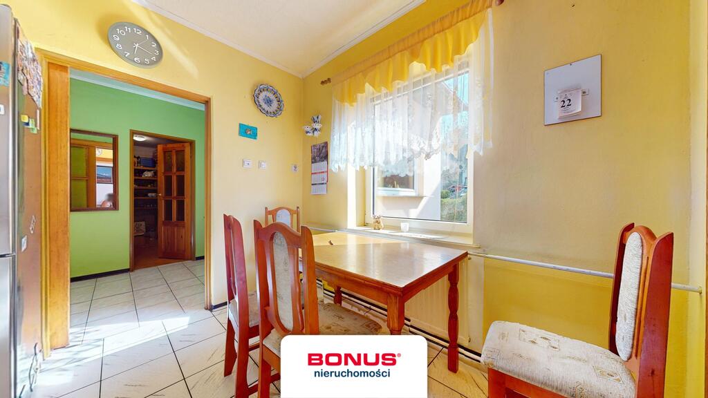 Dom na wsi z dużym zielonym terenem (3)