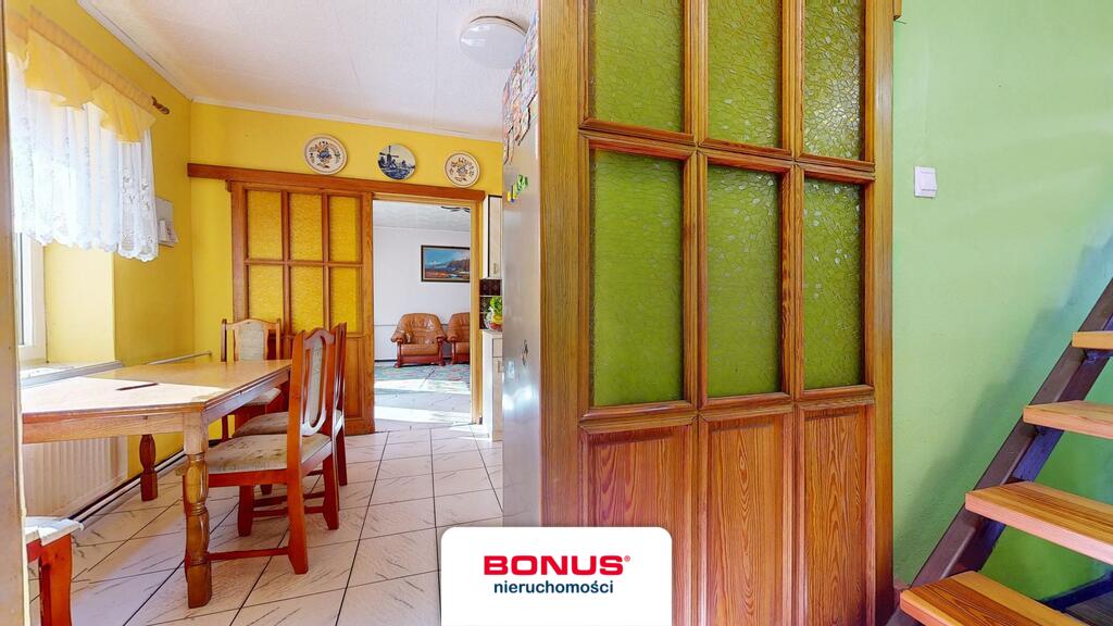 Dom na wsi z dużym zielonym terenem (4)