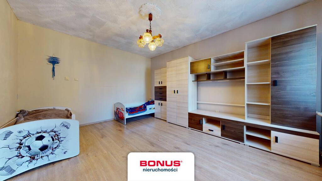 Dom na wsi z dużym zielonym terenem (11)