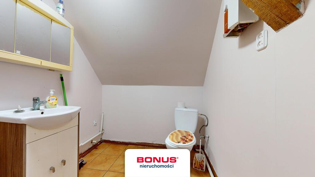 Dom na wsi z dużym zielonym terenem (20)