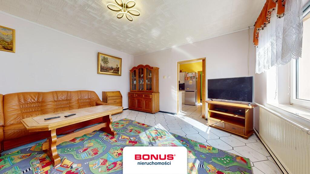 Dom na wsi z dużym zielonym terenem (9)