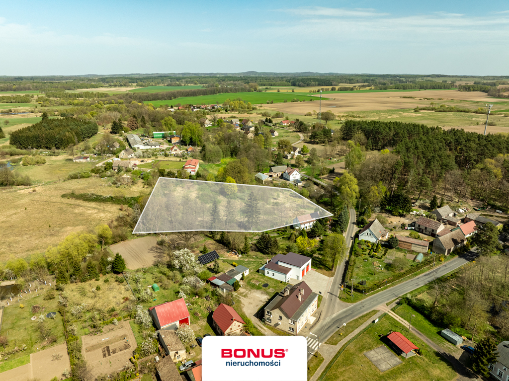 Dom na wsi z dużym zielonym terenem (21)