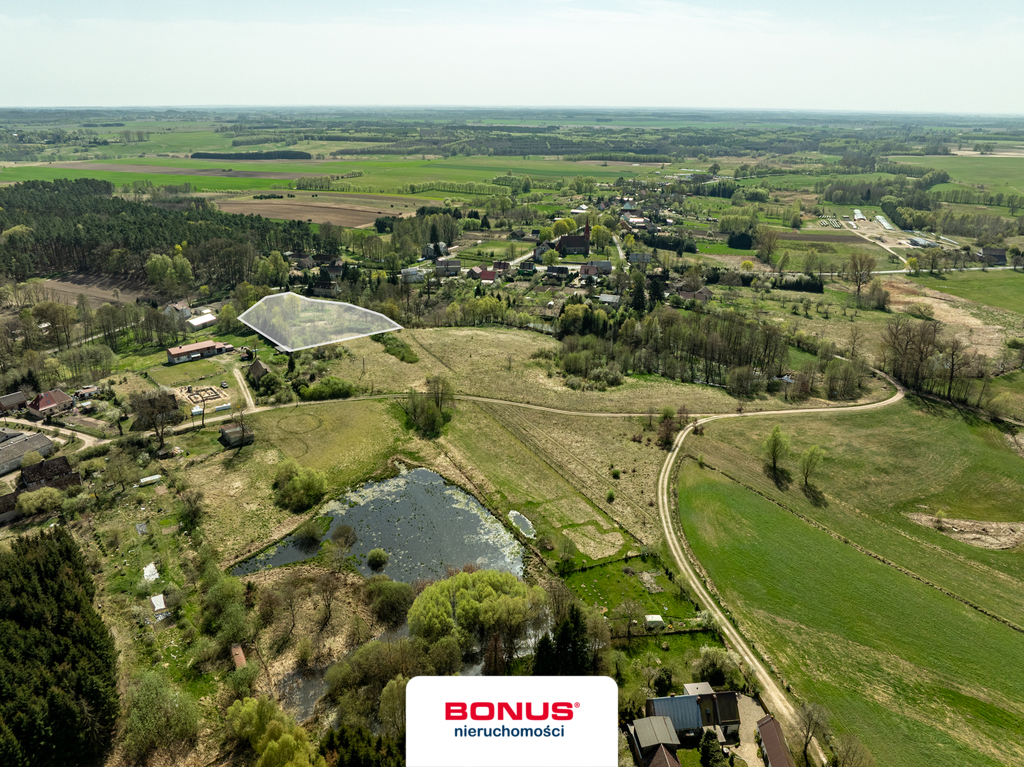 Dom na wsi z dużym zielonym terenem (23)