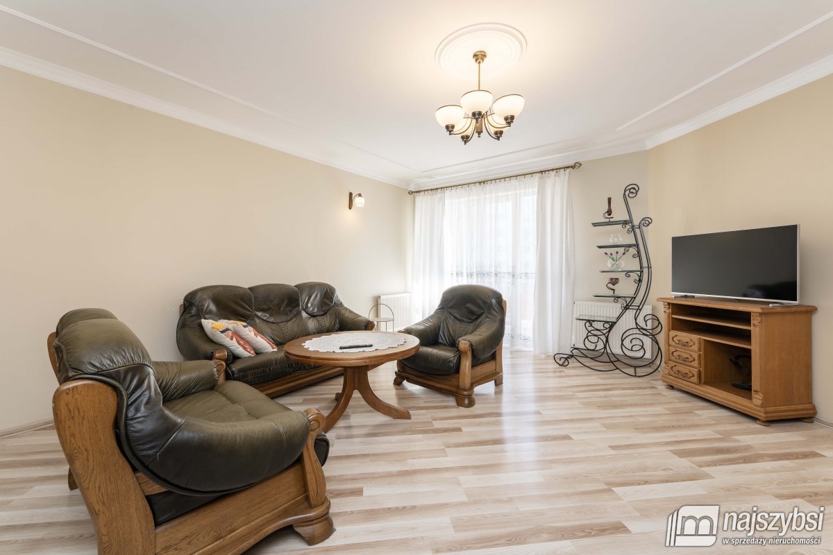 Kołobrzeg-przestronne mieszkanie w centrum (2)