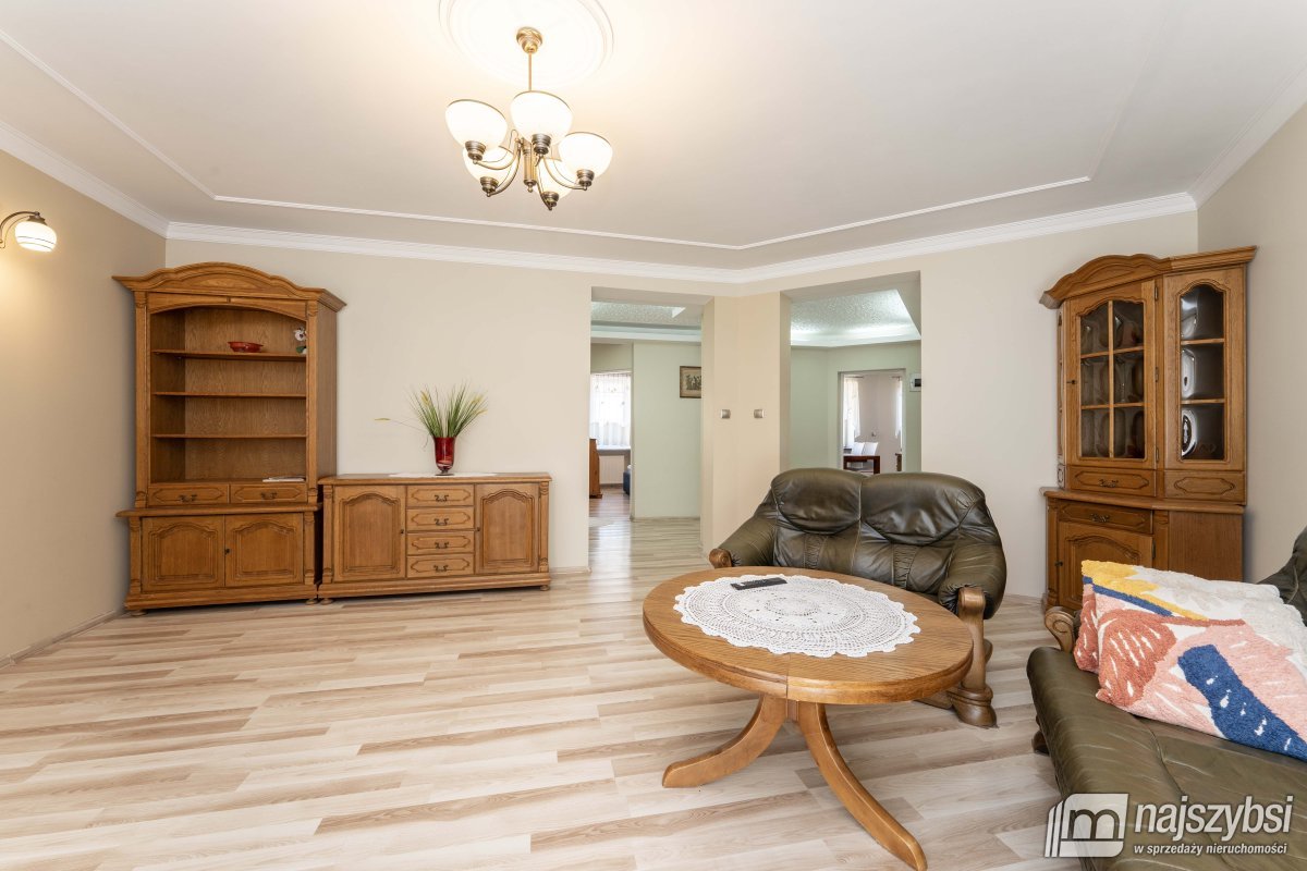 Kołobrzeg-przestronne mieszkanie w centrum (3)