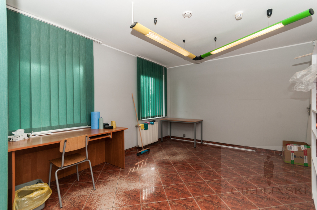 Hala produkcyjno-magazynowa z dużym placem + wiata (15)