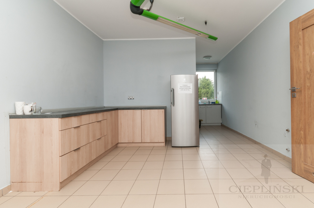 Hala produkcyjno-magazynowa z dużym placem + wiata (20)