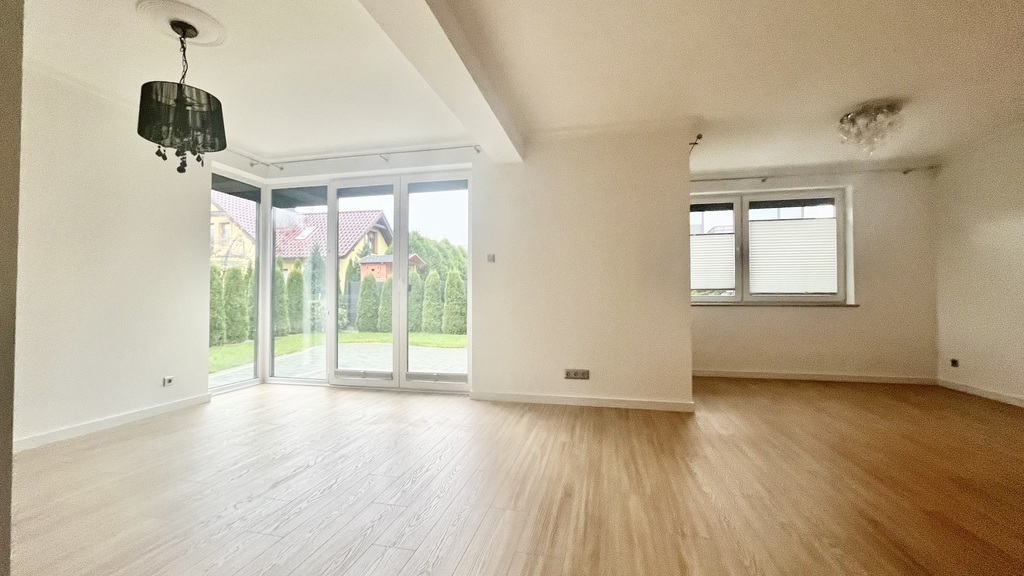 Bliźniak z dala od zgiełku miasta (2)