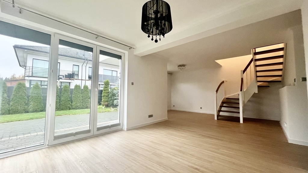 Bliźniak z dala od zgiełku miasta (4)