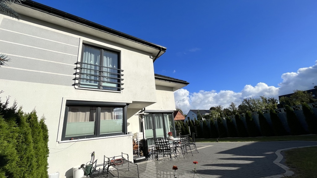 Bliźniak z dala od zgiełku miasta (1)