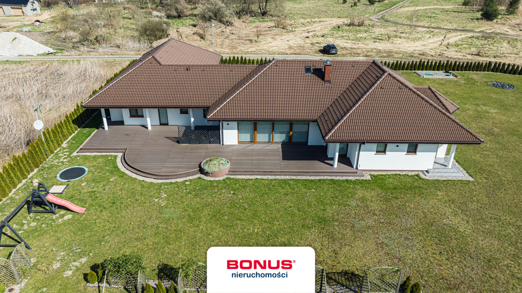 Dom parterowy; dwupokoleniowy i pod działalność. (4)