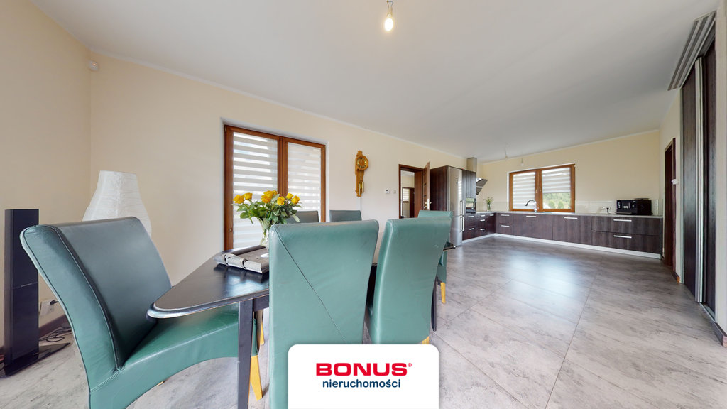 Dom parterowy; dwupokoleniowy i pod działalność. (9)