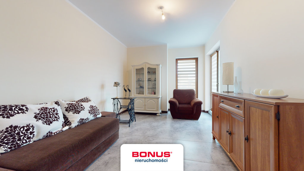 Dom parterowy; dwupokoleniowy i pod działalność. (11)