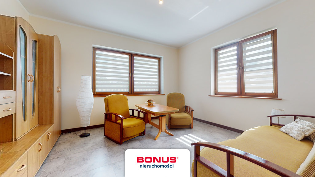 Dom parterowy; dwupokoleniowy i pod działalność. (12)