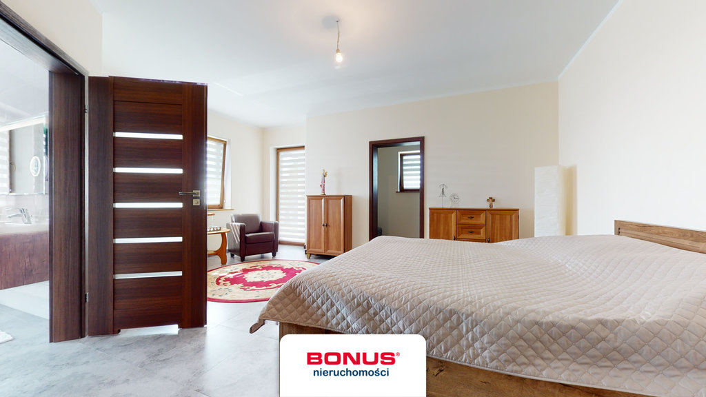 Dom parterowy; dwupokoleniowy i pod działalność. (13)