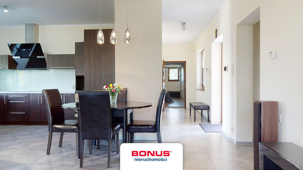 Dom parterowy; dwupokoleniowy i pod działalność. (17)