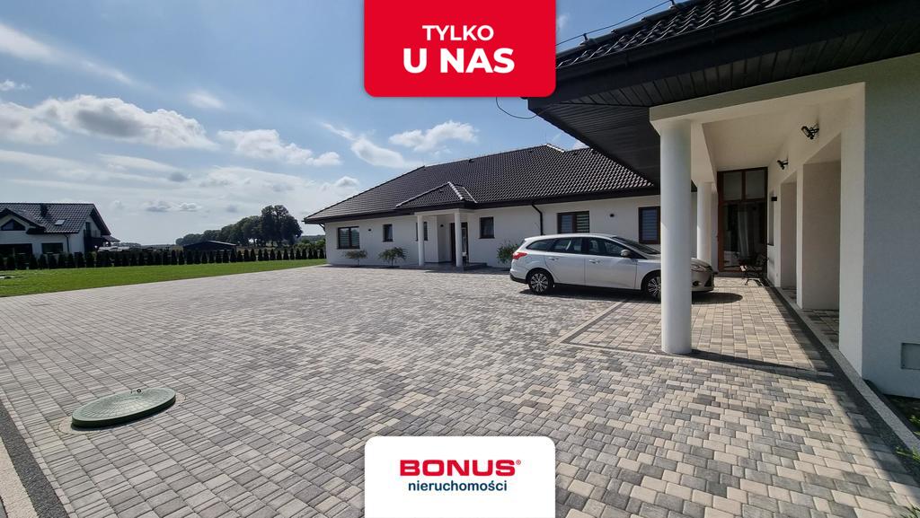 Dom parterowy; dwupokoleniowy i pod działalność. (1)