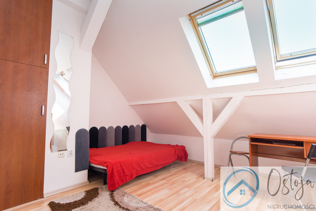 4 pokojowe na poddaszu blisko centrum (9)