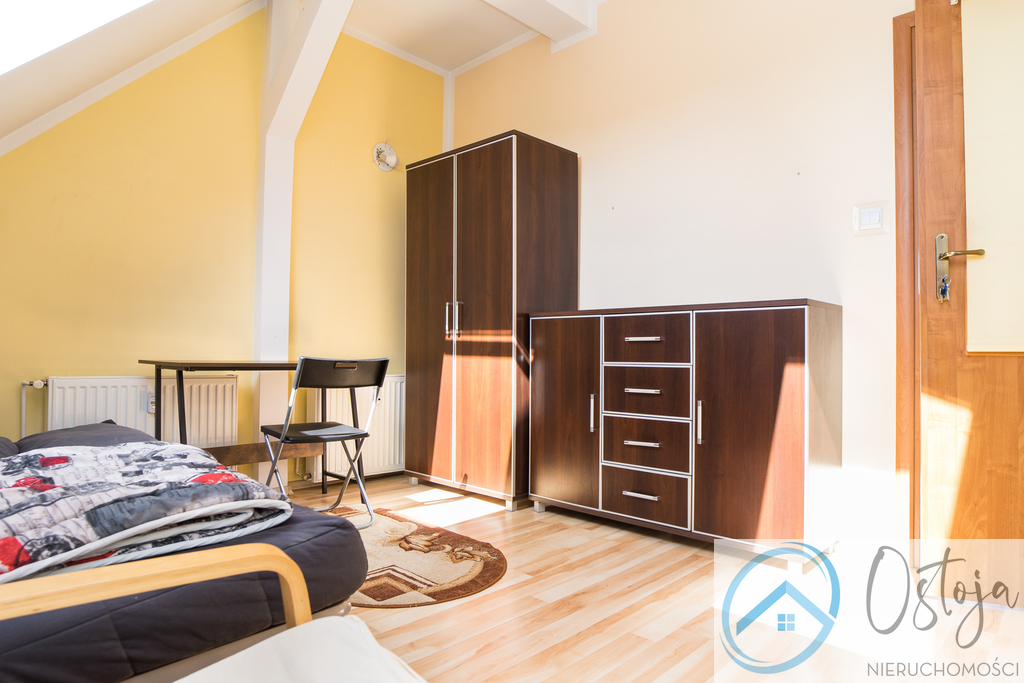 4 pokojowe na poddaszu blisko centrum (14)