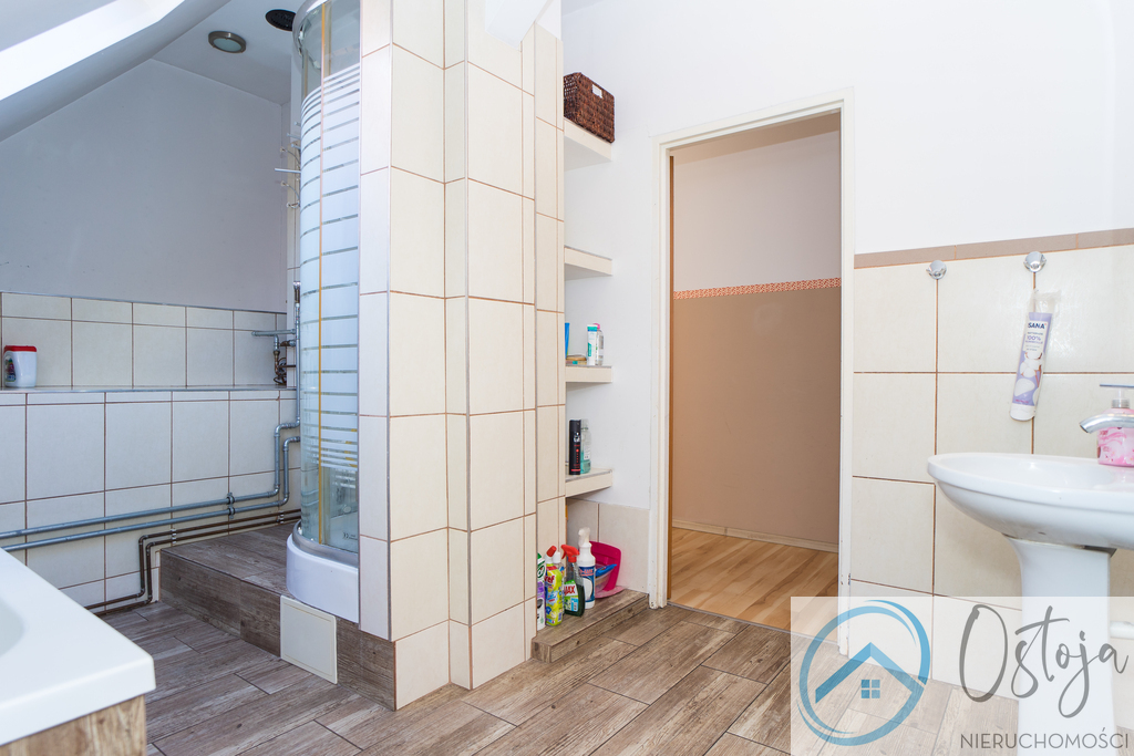 4 pokojowe na poddaszu blisko centrum (15)