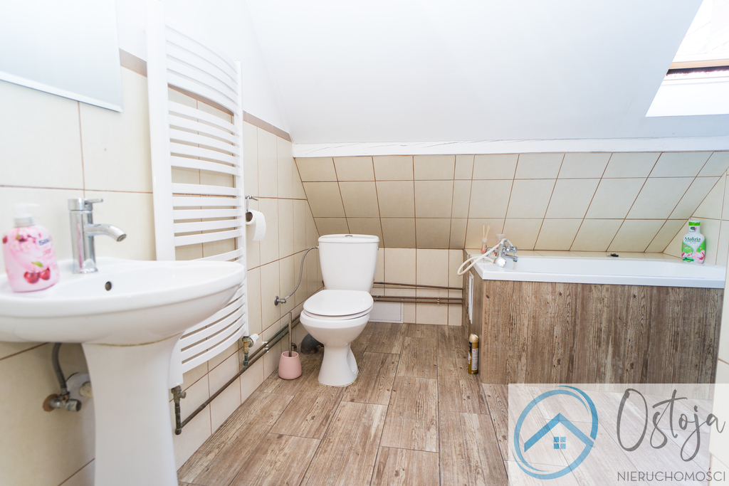 4 pokojowe na poddaszu blisko centrum (17)