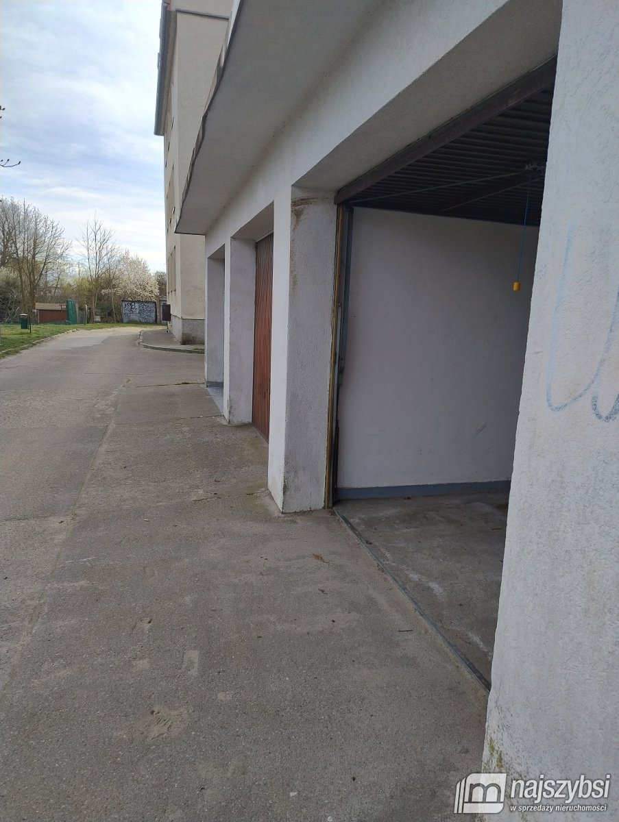 Kołobrzeg - garaż przy ul. Trzebiatowskiej (8)