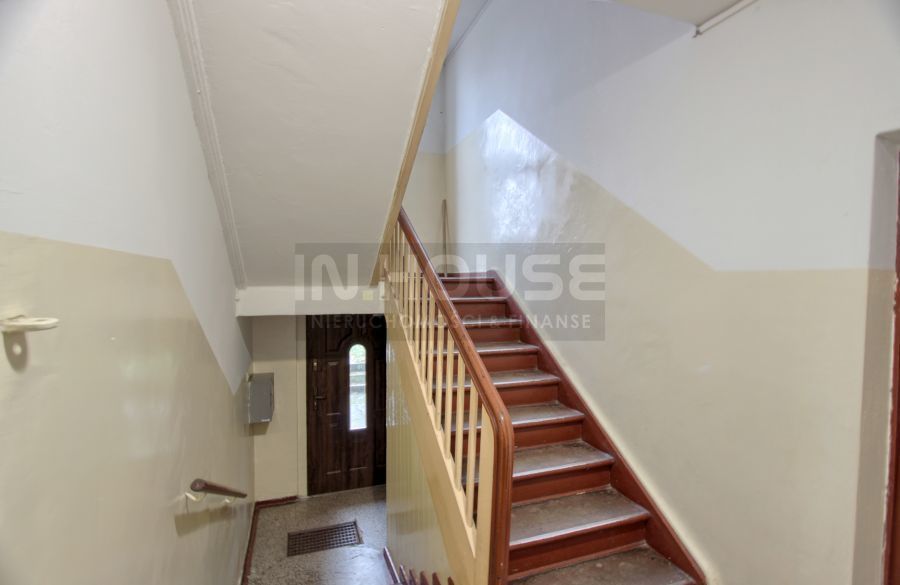 Duże 2 - pokoje w niskim budynku na Pogodnie (9)