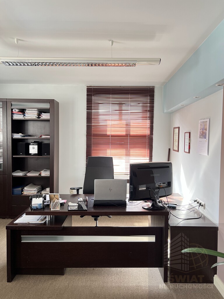 BUDYNEK HANDLOWO-USŁUGOWY (4)