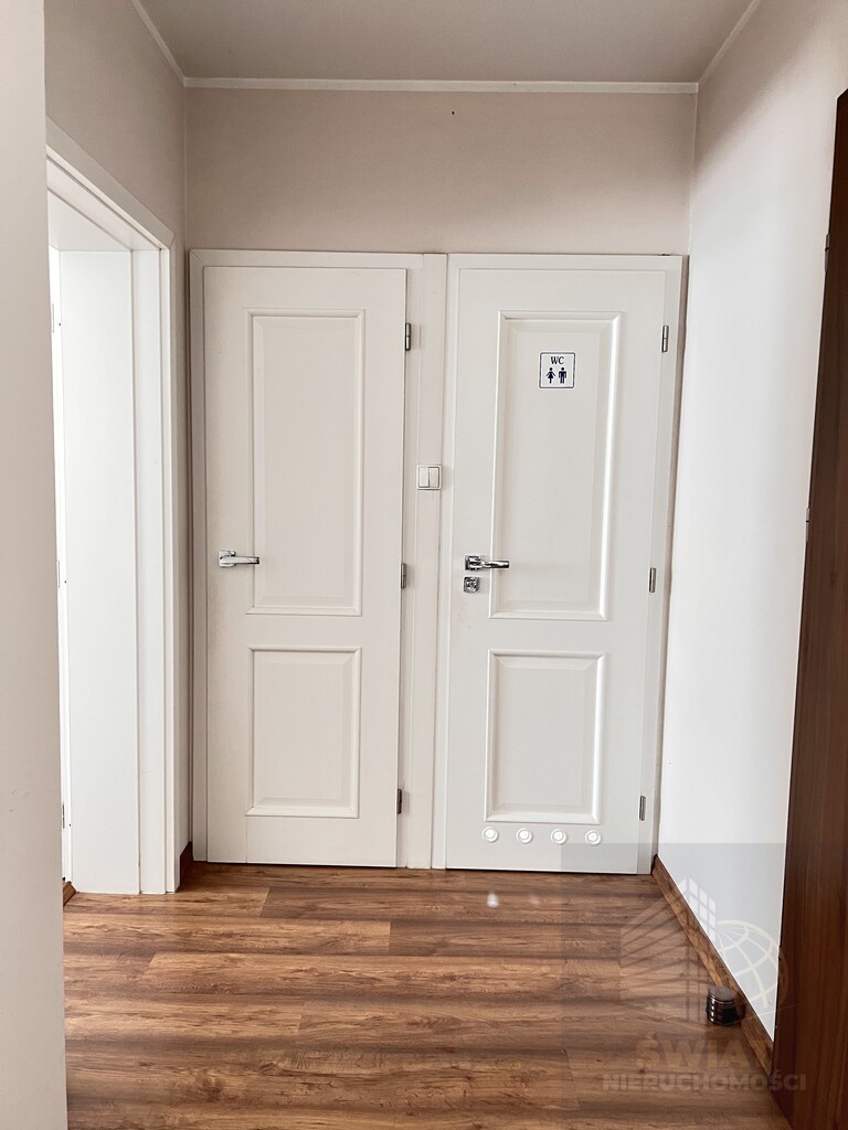 BUDYNEK HANDLOWO-USŁUGOWY (11)